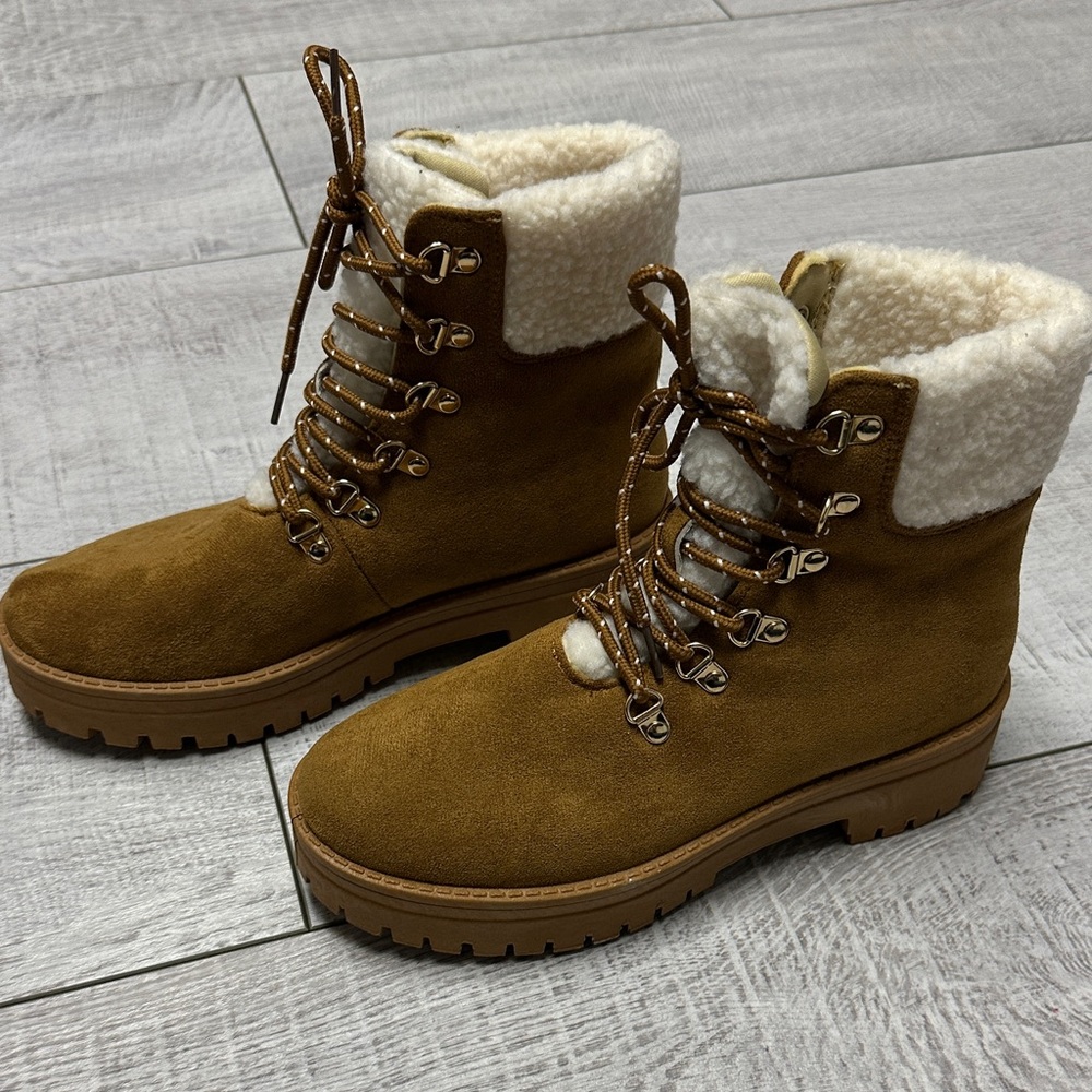 Rue21 Brown Winter Boots with Cream Lining